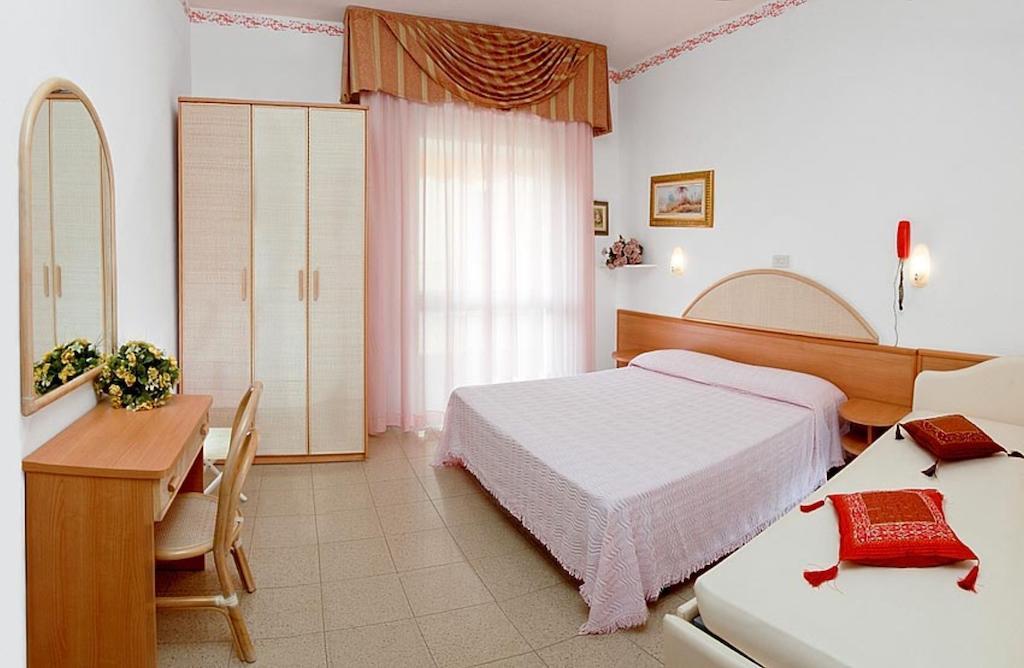 Hotel Gardenia Μπελάρια-Ιτζέα Μαρίνα Δωμάτιο φωτογραφία